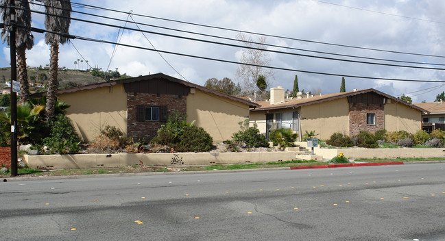 1328-1344 Cuyamaca St in El Cajon, CA - Foto de edificio - Building Photo