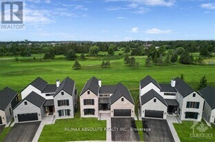 17 Trailway Cir in Ottawa, ON - Building Photo