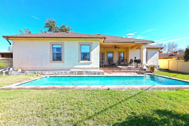 103 Yellowstone Lake Dr in Laredo, TX - Building Photo - Building Photo