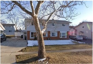 221 Grissom Ln in Hoffman Estates, IL - Building Photo