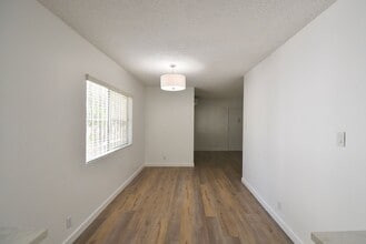 6152 Woodman Ave in Los Angeles, CA - Building Photo - Building Photo
