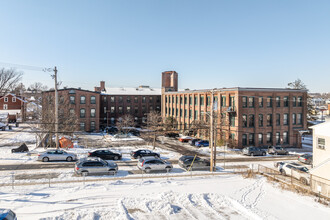 200 Lincoln Ave in Phoenixville, PA - Foto de edificio - Building Photo