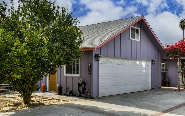 10436 Rose Hedge Dr in Whittier, CA - Building Photo - Building Photo