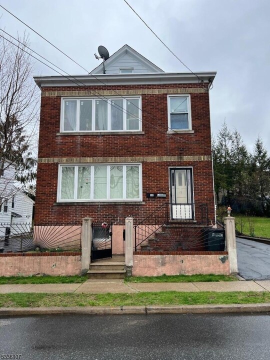 11 Oregon St in Clifton, NJ - Building Photo