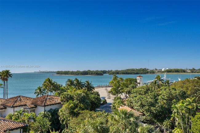 19153 Fisher Island Dr in Miami Beach, FL - Foto de edificio - Building Photo