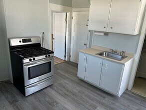 62 Brown St in Waltham, MA - Building Photo - Building Photo