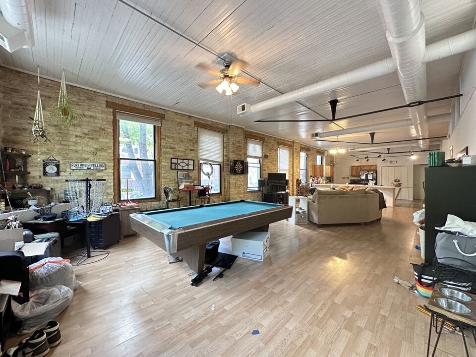 1848 W Henderson St, Unit G01C in Chicago, IL - Building Photo
