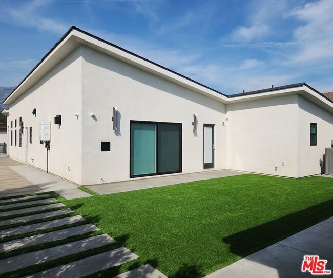 422 Almond Ave in Monrovia, CA - Building Photo - Building Photo