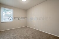1112 Cornish St NE photo'