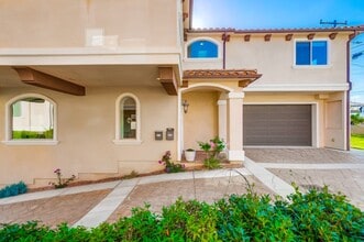 1902 Marshallfield Ln in Redondo Beach, CA - Building Photo - Building Photo