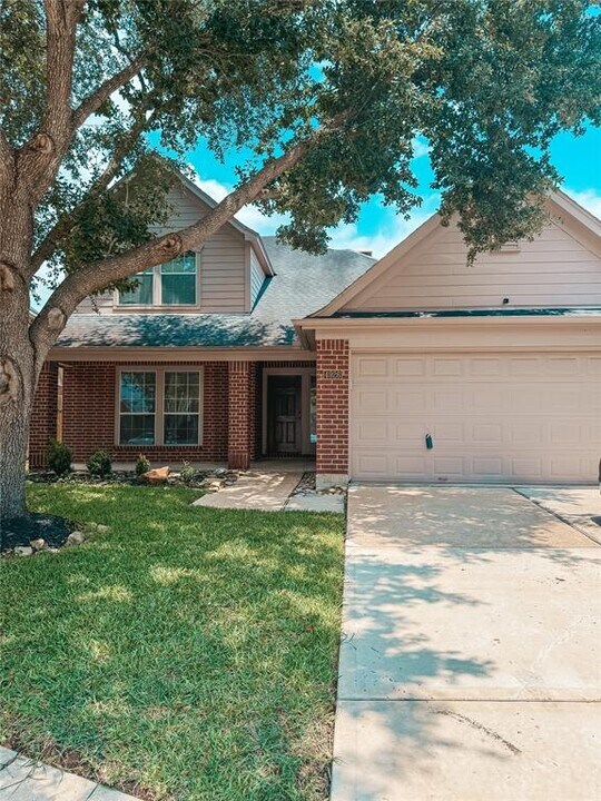 4926 Mission Lake Ct in Richmond, TX - Foto de edificio