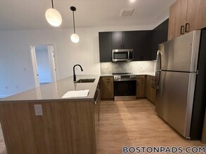 199 Gardner St in Boston, MA - Foto de edificio - Building Photo