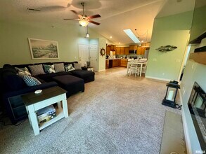 4102 Creek Hill Dr in Bettendorf, IA - Building Photo - Building Photo
