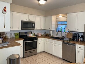 200 N Shirley Ln in Willis, TX - Building Photo - Building Photo