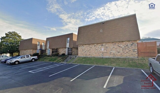 370 Wallace Rd