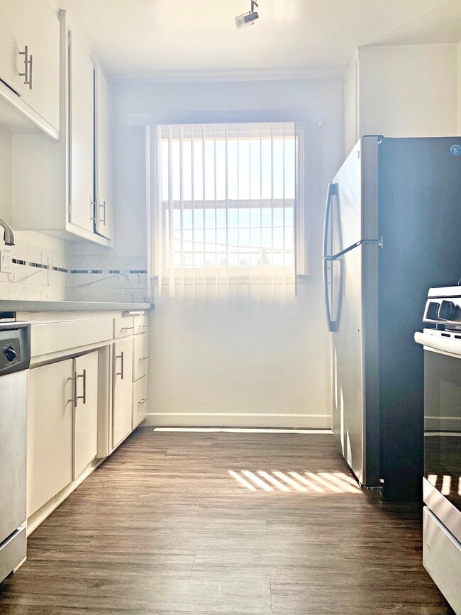 2001 Beachwood Dr in Los Angeles, CA - Building Photo - Building Photo