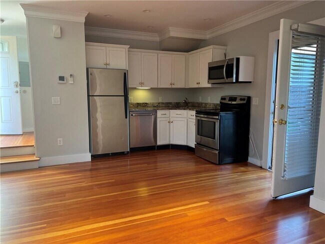 38 Mann Ave in Newport, RI - Building Photo - Building Photo