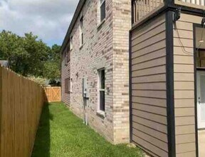 5614 Hollow Pines Dr in Houston, TX - Building Photo - Building Photo