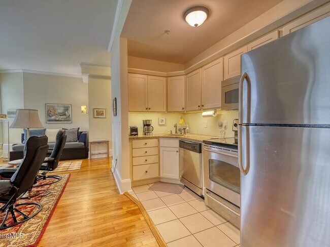 33 Maplewood Ave in Pittsfield, MA - Building Photo - Building Photo