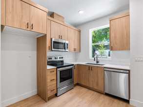 6679 Fessenden St in Portland, OR - Building Photo - Interior Photo