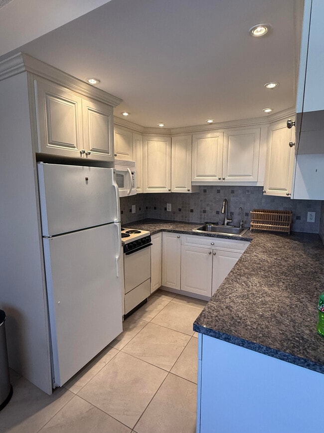 22 SE 3rd Terrace in Dania Beach, FL - Building Photo - Building Photo