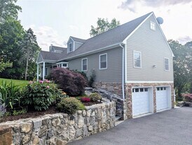 11 Ridgeway Ave in North Salem, NY - Building Photo