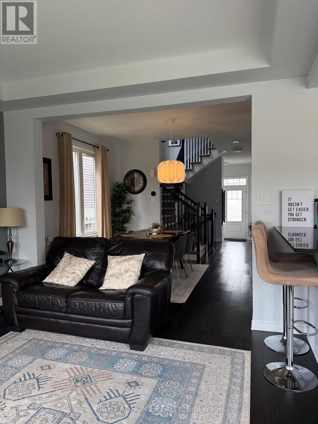 765 Brittanic Rd in Ottawa, ON - Building Photo - Building Photo