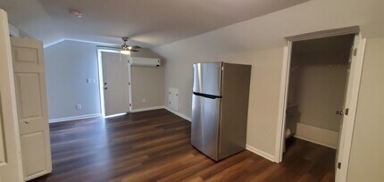 1605 Douglas Ave, Unit D in Nashville, TN - Foto de edificio - Building Photo
