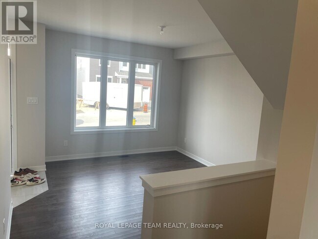 724 Eminence St in Ottawa, ON - Building Photo - Building Photo