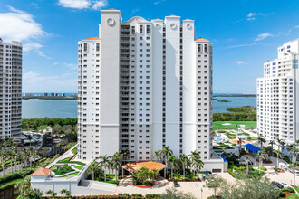 Esperia South at Bonita Bay in Bonita Springs, FL - Foto de edificio - Building Photo