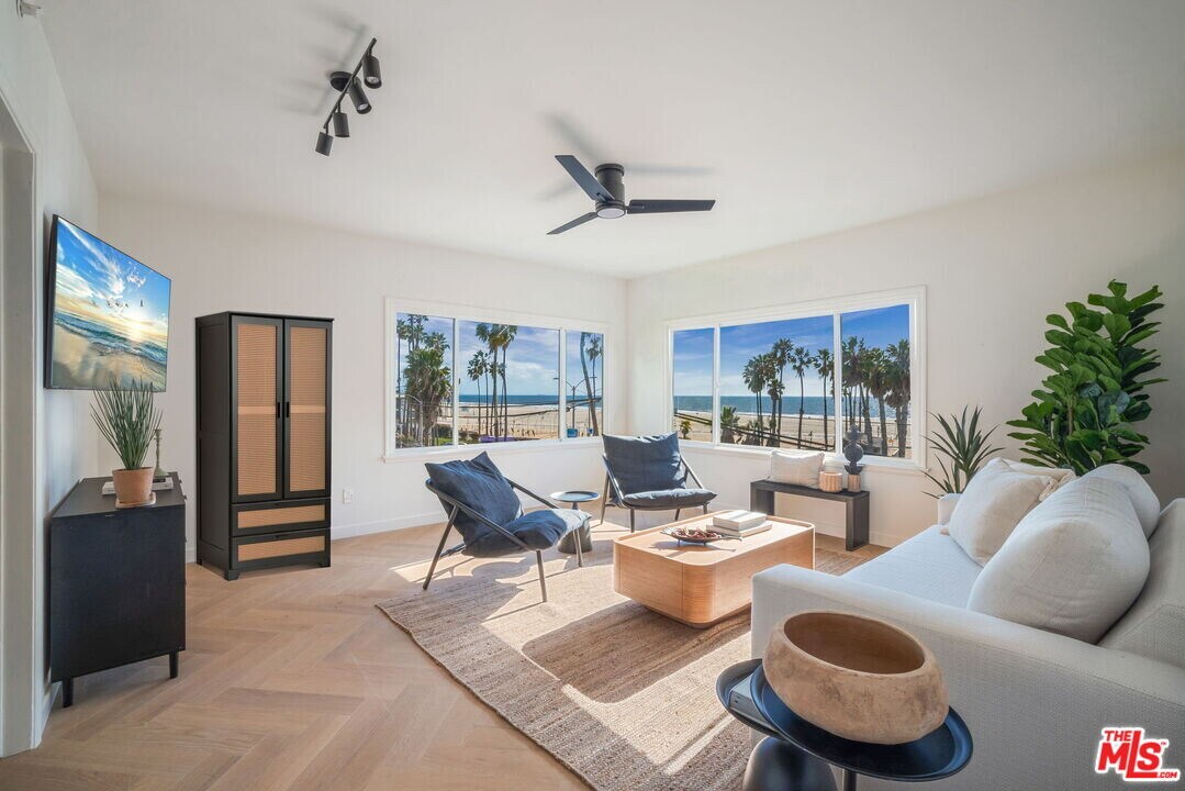 1661 Appian Way in Santa Monica, CA - Building Photo