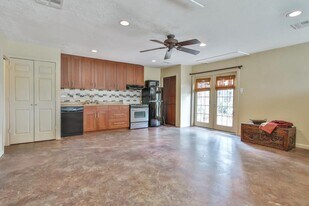 5402 Imogene St in Houston, TX - Building Photo