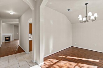 9401 Pioneer Forest Dr in Austin, TX - Building Photo - Building Photo