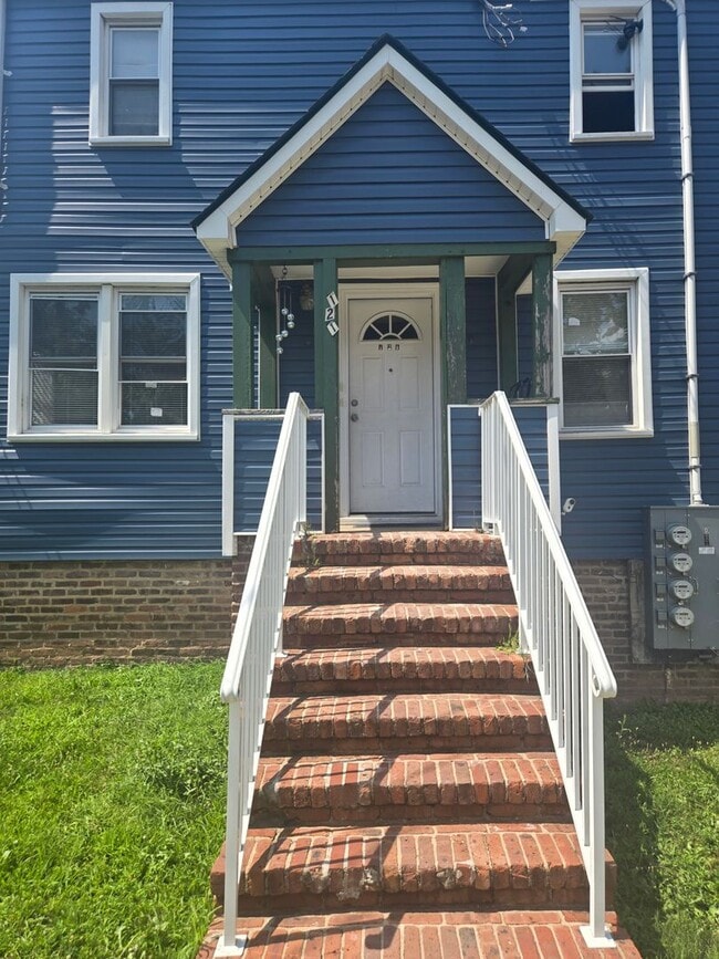 121 Victor St in Franklin Township, NJ - Building Photo - Building Photo