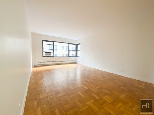 EAST 55 STREET, Unit 11B in New York, NY - Building Photo - Building Photo