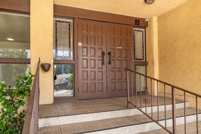 5412 Lindley Ave in Encino, CA - Building Photo - Building Photo