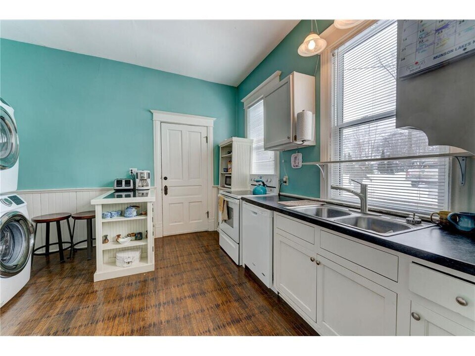 301 Angel Ave SW, Unit 1 in Watertown, MN - Foto de edificio