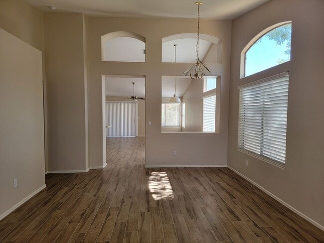 8362 W Paradise Dr in Peoria, AZ - Building Photo - Building Photo