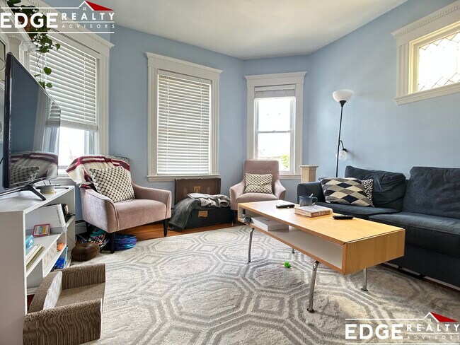15 Mapleton St, Unit 1 in Boston, MA - Building Photo - Building Photo