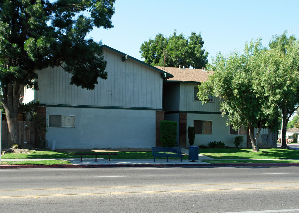 2077 W Shields Ave in Fresno, CA - Building Photo