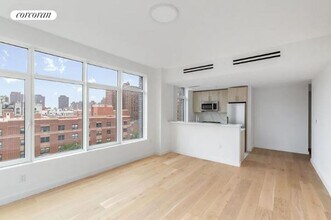 1516 Park Ave in New York, NY - Building Photo - Building Photo