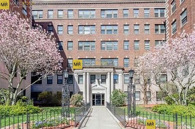 1999 Commonwealth Ave in Boston, MA - Building Photo - Building Photo