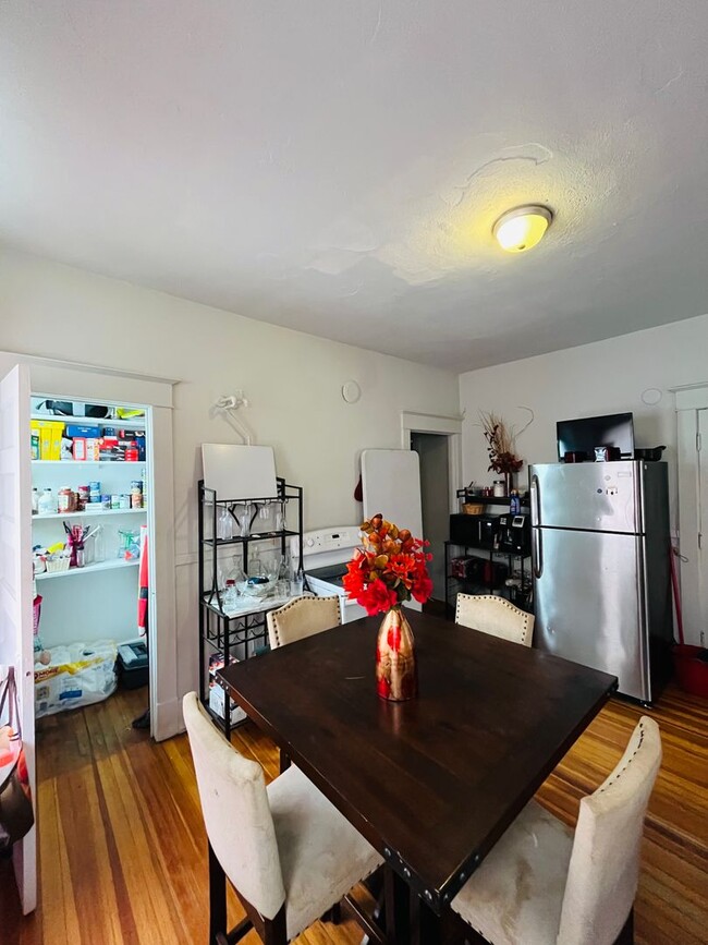 property at 1305 Parkwood Blvd