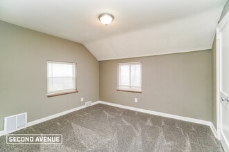 5728 Brinley Dr in Verona, PA - Foto de edificio - Building Photo