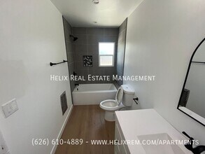 10718 Oxnard St in Los Angeles, CA - Building Photo - Building Photo