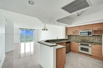 14951 Royal Oaks Ln in North Miami, FL - Building Photo - Building Photo