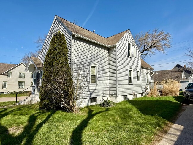 1403 Columbus Ave, Unit 1403 Upper in Grand Haven, MI - Building Photo - Building Photo