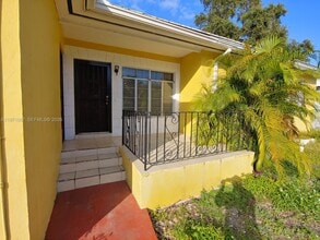 1465 NE 149th St in North Miami, FL - Building Photo - Building Photo