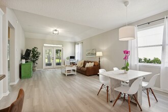 100 Princess Dr in Ponte Vedra, FL - Foto de edificio - Building Photo