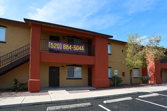 Stonewood Apartment Homes in Tucson, AZ - Foto de edificio - Building Photo
